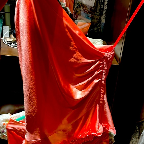 Smythe 2 piece peach dress. - Picture 2 of 9